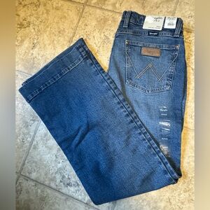 NWT Women’s Wrangler Retro Trousers. Mae Fit.